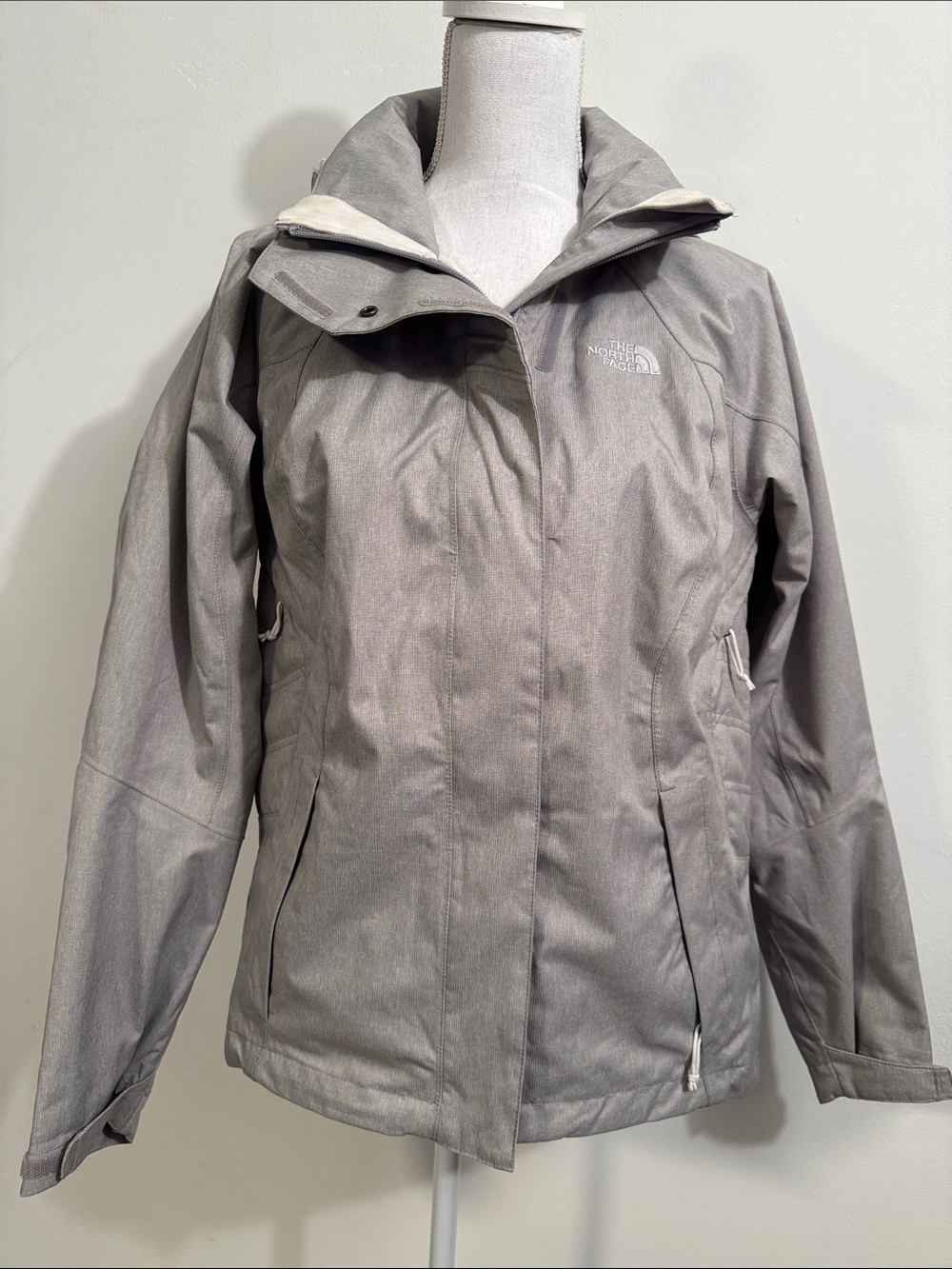 The North Face Women's Light Gray Hooded Ski Jacket—sz S